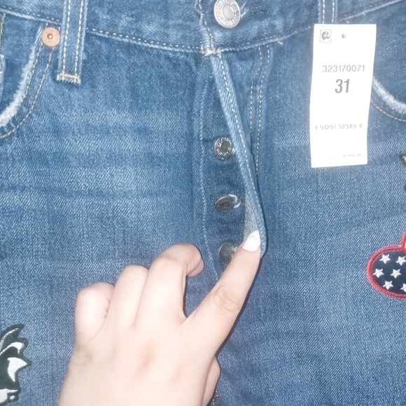 NWT Levi's Patchwork Cut- Off Shorts - Picture 2 of 6